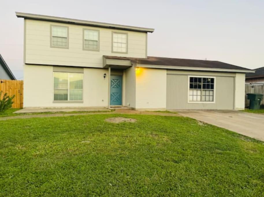 Great Getaway 2 Story Home! Harlingen Tx Zewnętrze zdjęcie