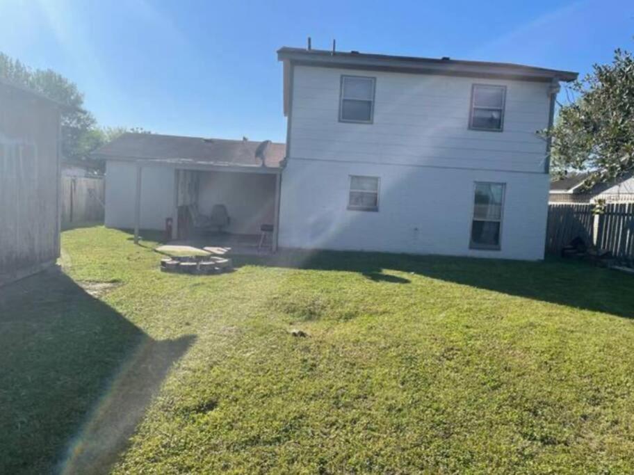 Great Getaway 2 Story Home! Harlingen Tx Zewnętrze zdjęcie